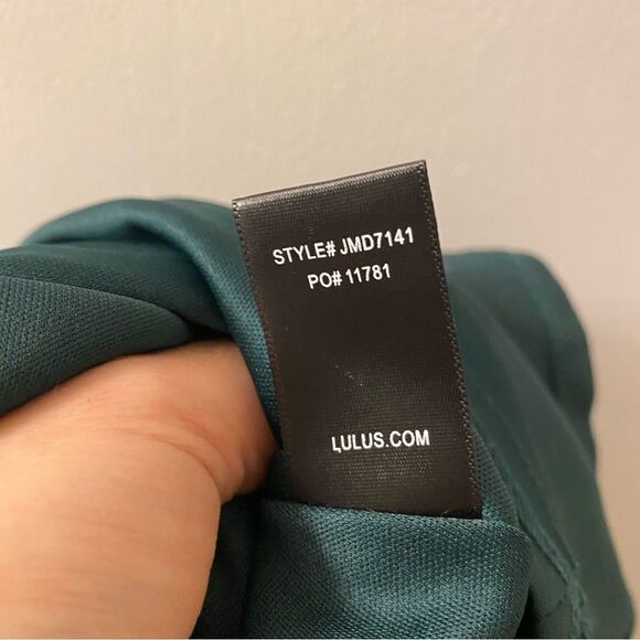 Lulu's Hello World Dress Kelly emerald Green Midi romantic Sleeveless V-Neck M - Picture 4 of 10